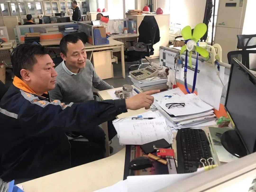 赤壁炭素专家组到抚顺铝业学习交流