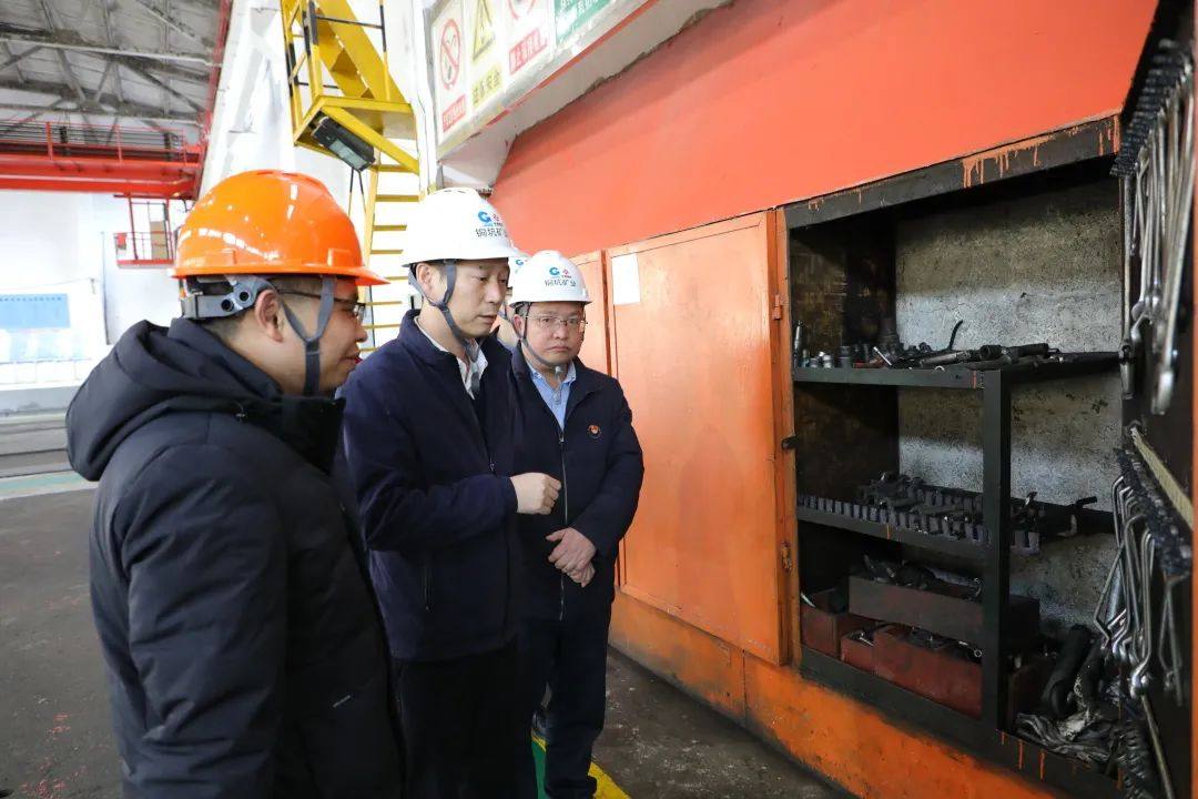 華錫集團董事長尹鴻翔、總經理雷震彬深入基層生產一線進行節前安全生產檢查