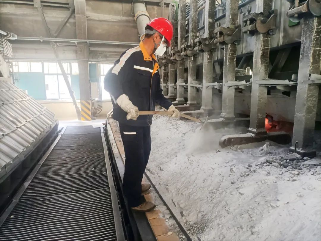 中铝青海分公司电解厂2022年首次大面整形验收工作正在进行