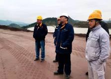 遵义铝业公司副总经理张立强到氧化铝厂赤泥堆场检查督导工作