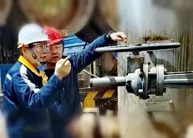 遵義鋁業公司總經理田明生到氧化廠溶出車間隔膜泵生產現場檢查指導工作