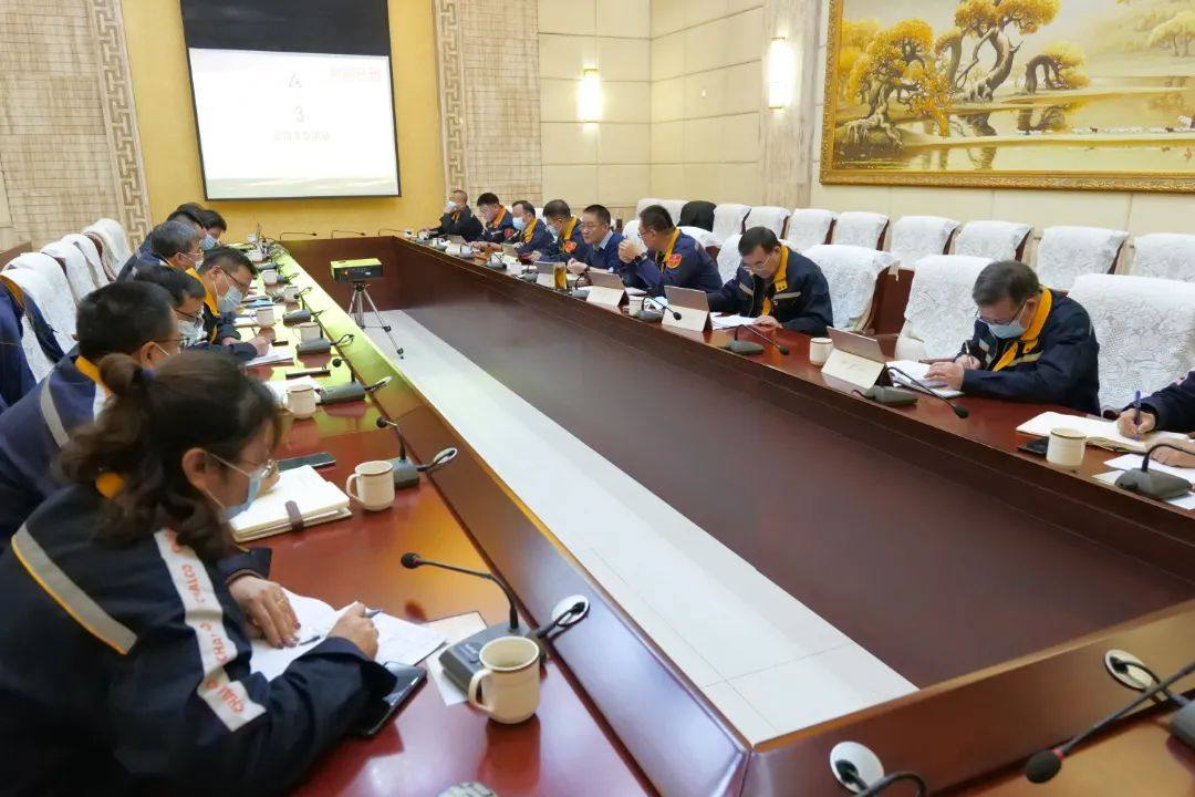 包头铝业公司召开经营管理例会