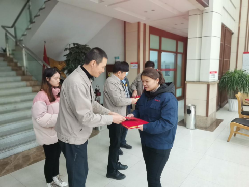 宜美佳铝业举行2021年度表彰仪式