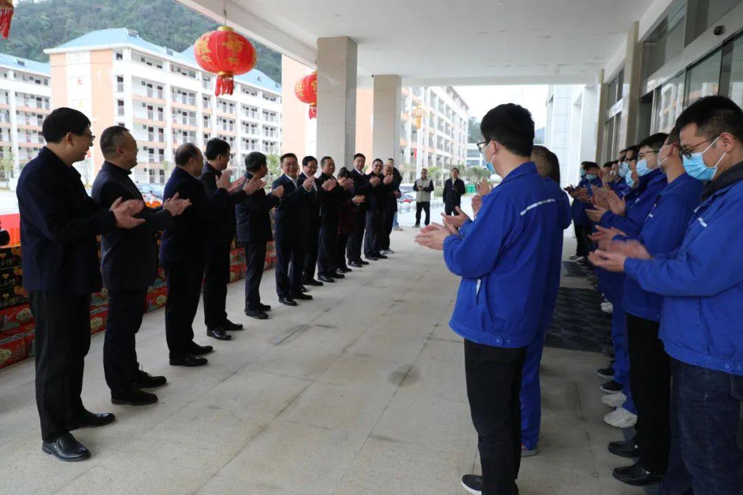 文山州委副书记、州长马忠俊到云南神火进行春节走访慰问