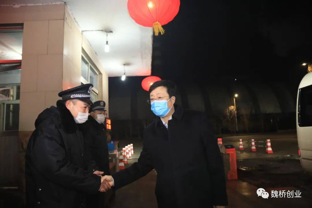 张艳红杨丛森刘凤海等魏桥创业领导慰问坚持节日生产的一线干部职工