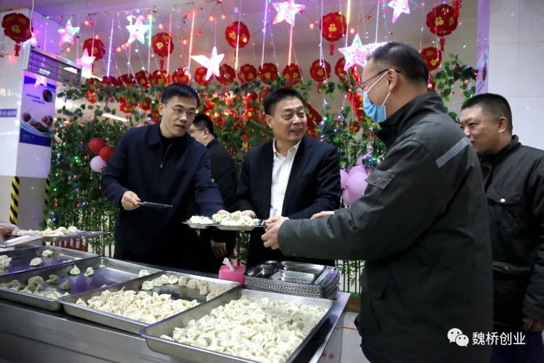 張豔紅楊叢森劉鳳海等魏橋創業領導慰問堅持節日生產的一線幹部職工