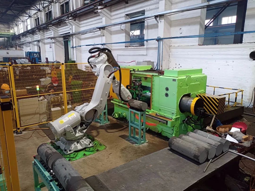 中鋁東輕熔鑄廠259車牀智能化機器人改造順利完成