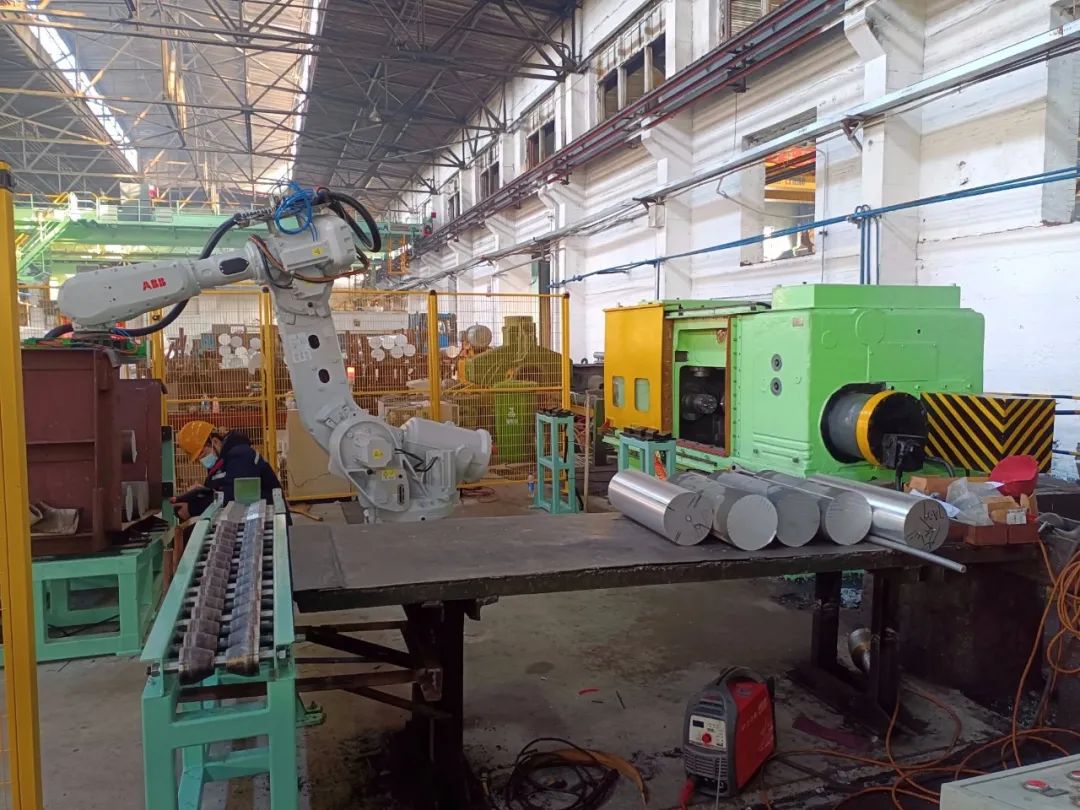 中鋁東輕熔鑄廠259車牀智能化機器人改造順利完成