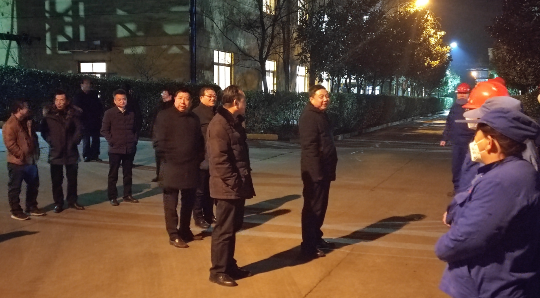 陝西鋅業公司領導除夕夜慰問公司一線職工
