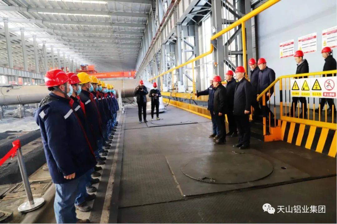 第一师阿拉尔市师长李江一行到南疆碳素走访慰问