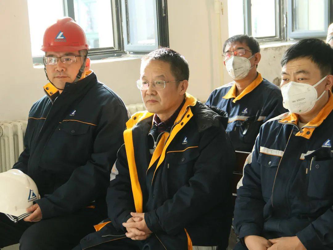 包头铝业执行董事蒲铭春节期间参加一线班前会