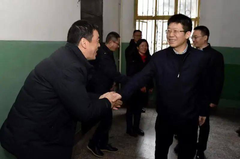西南铝领导节后看望慰问干部职工