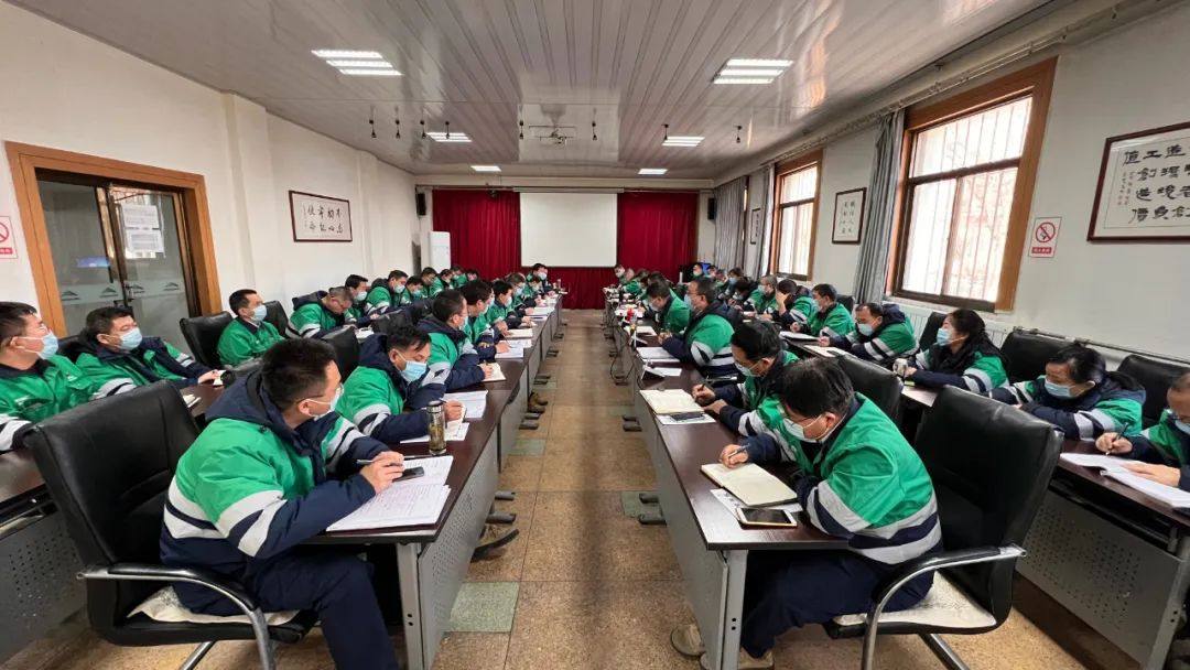 金川集团各单位传达学习领导班子务虚会精神 节后“收心”促生产