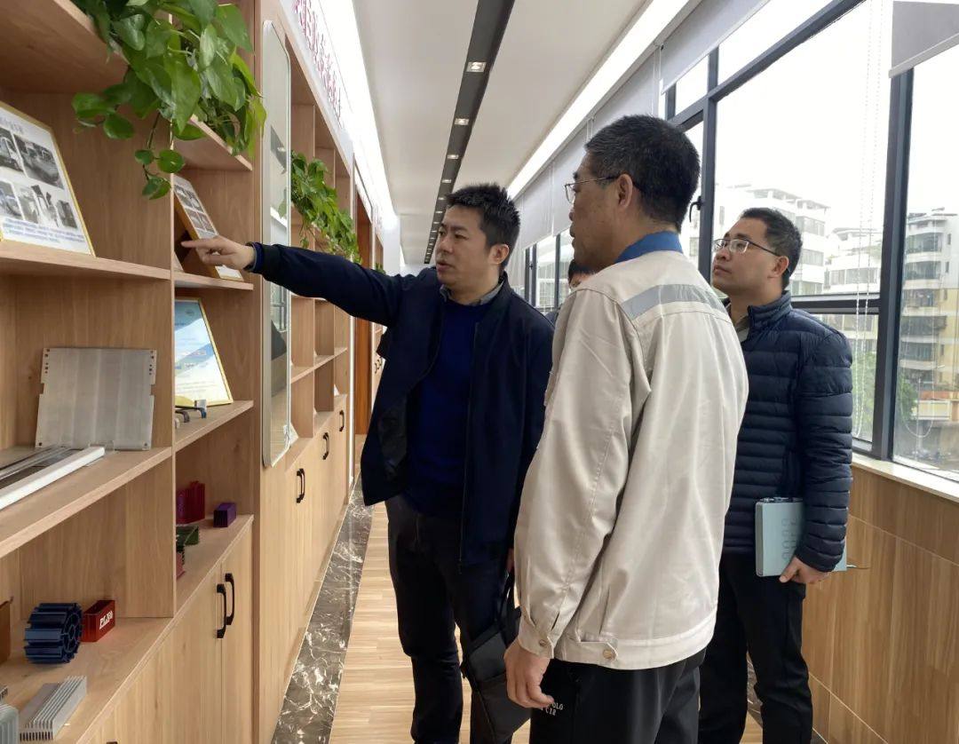 蓬江区委常委刘辛到江门中远海运铝业现场调研