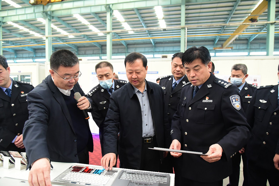 邹平市公安局与创新集团联合举办高级警长驻企暨警务全科服务站揭牌仪式