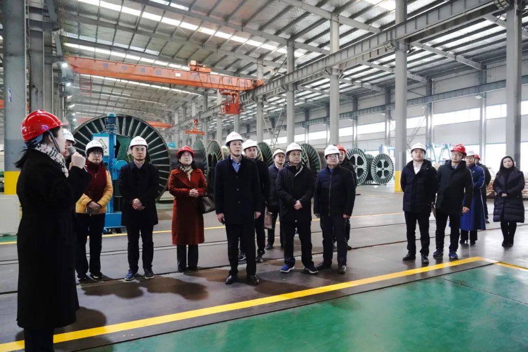金龙集团与湘潭大学校企战略合作签约暨产学研用基地授牌仪式隆重举行