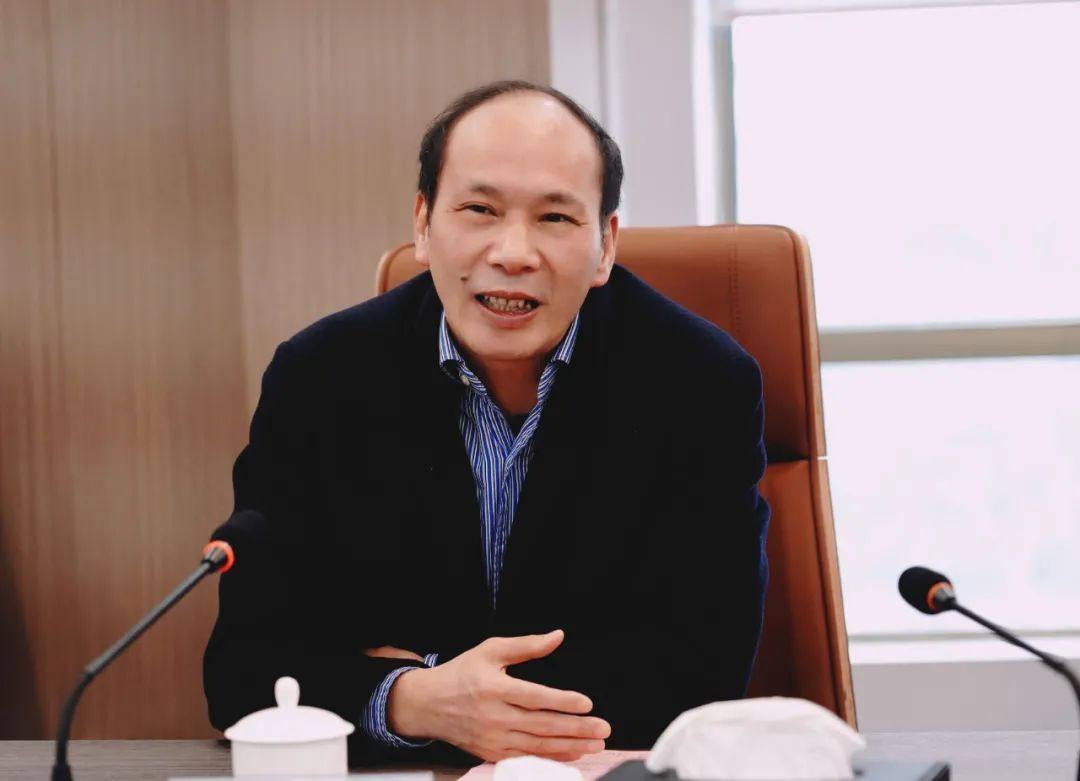 金龙集团与湘潭大学校企战略合作签约暨产学研用基地授牌仪式隆重举行
