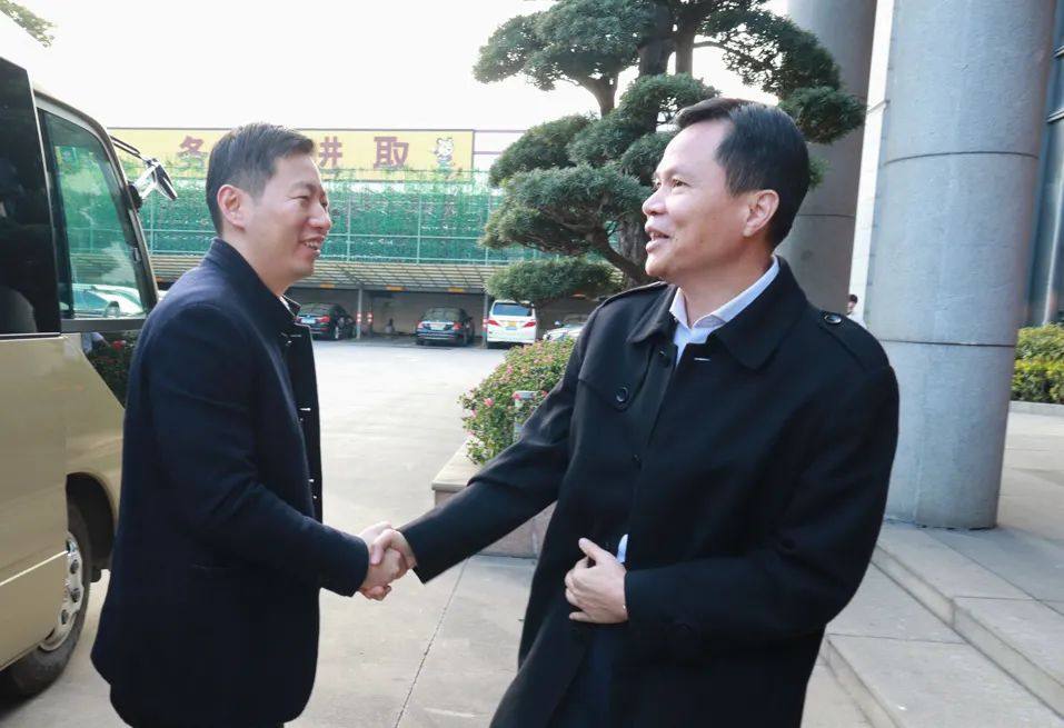 肇庆市副市长管伟及四会市委书记李伟忠等一行领导莅临华昌指导工作