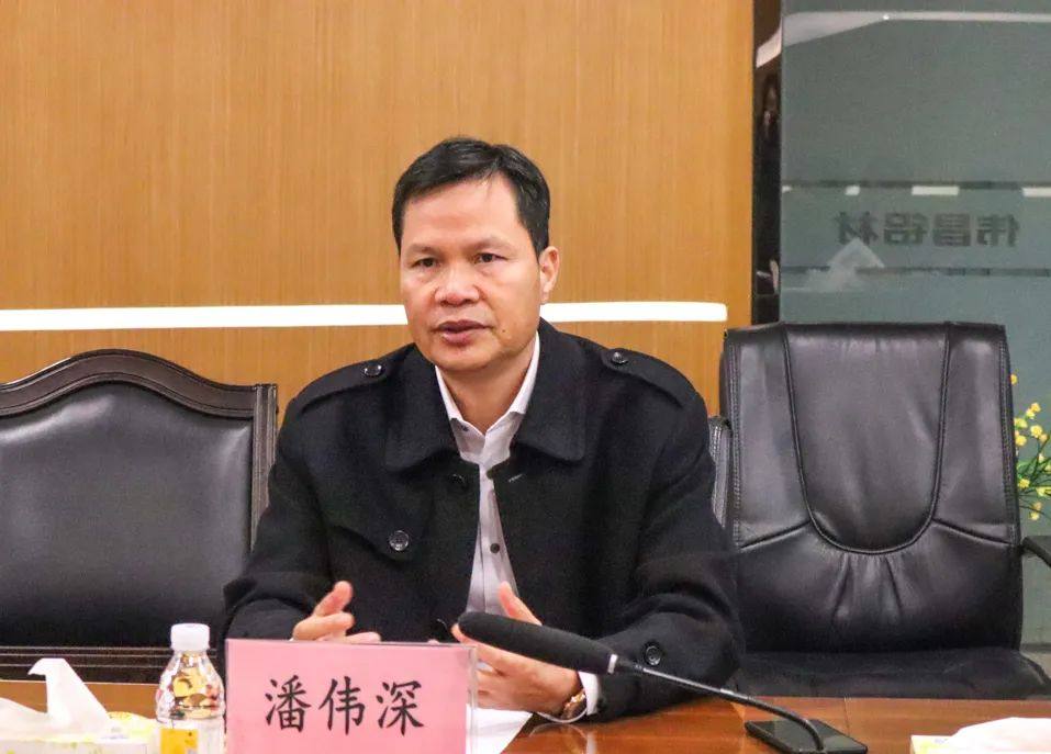 肇庆市副市长管伟及四会市委书记李伟忠等一行领导莅临华昌指导工作