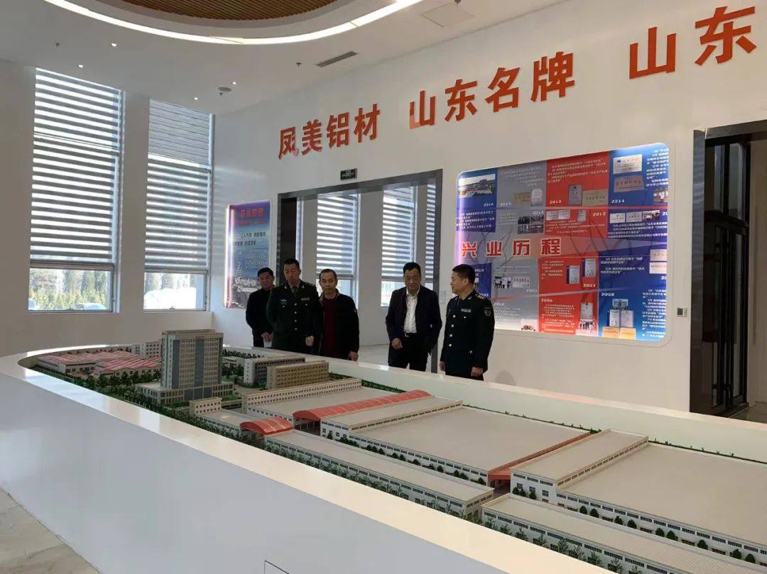 县人武部政委谈磊生到建美铝业调研