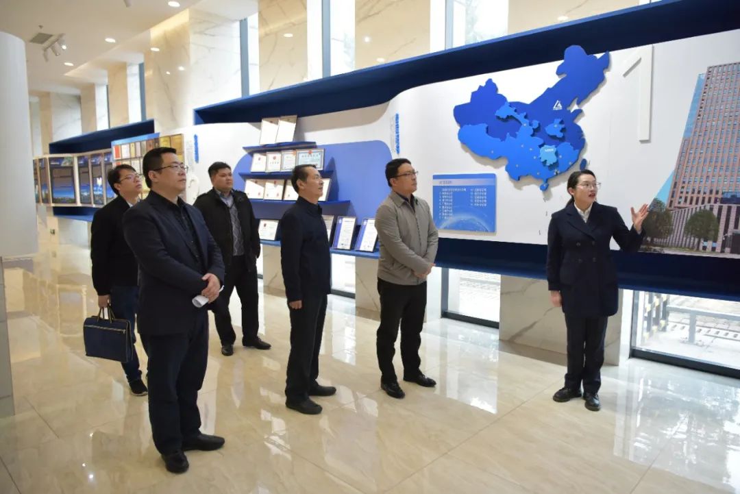 中國國際大數據產業博覽會數博發布組領導專家一行到長勘院開展考察調研