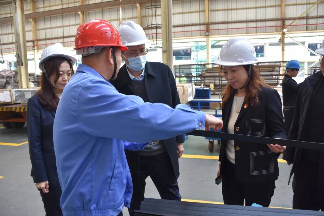 知识城集团纪委书记彭振宇一行莅临广亚铝业调研指导