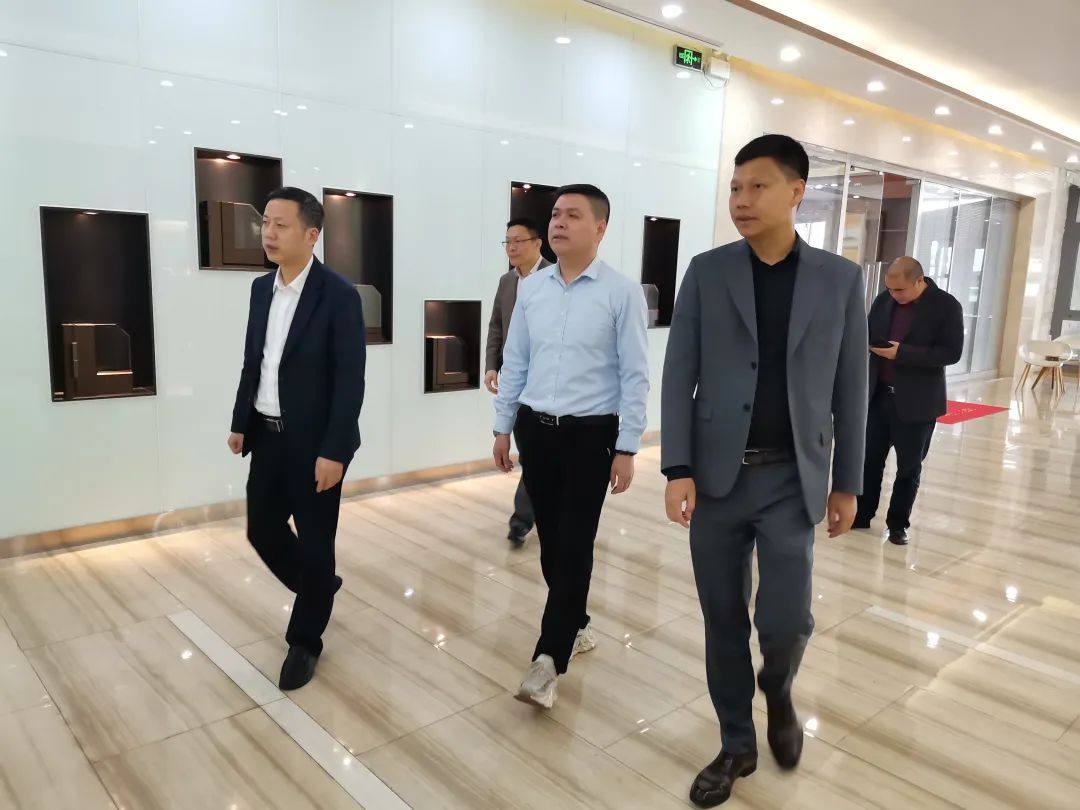 区镇领导莅临英辉铝业开展2022年度“企业暖春行动”