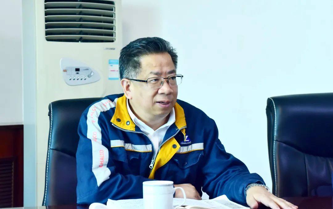 贵州铝厂执行董事陈刚到工服公司调研时
