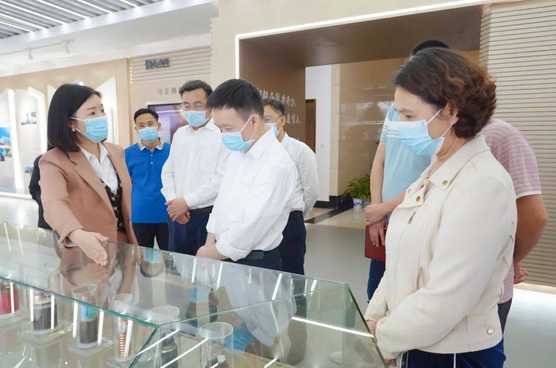 长沙市委常委、统战部部长何朝晖一行到访金龙集团