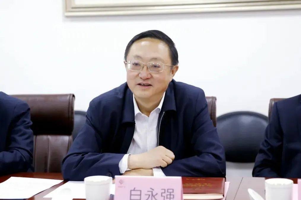 西部矿业集团公司与格尔木市委市政府举行座谈