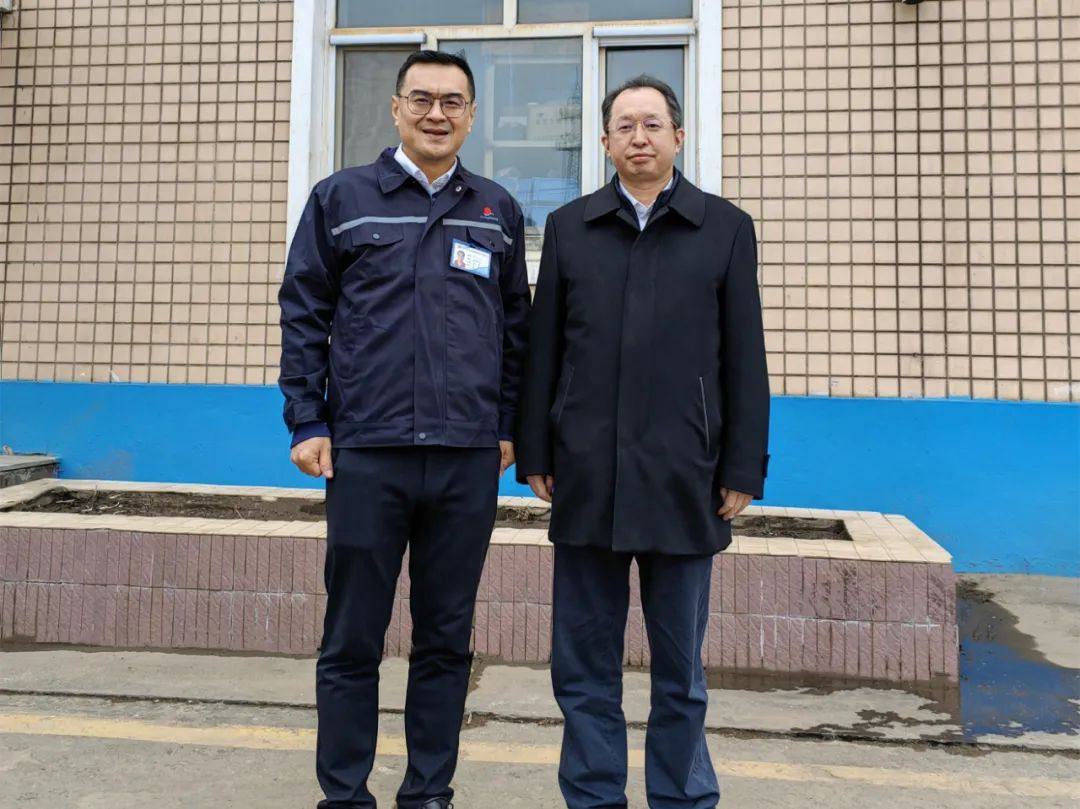 王一新副省长一行莅临东盛集团研发中心调研指导工作