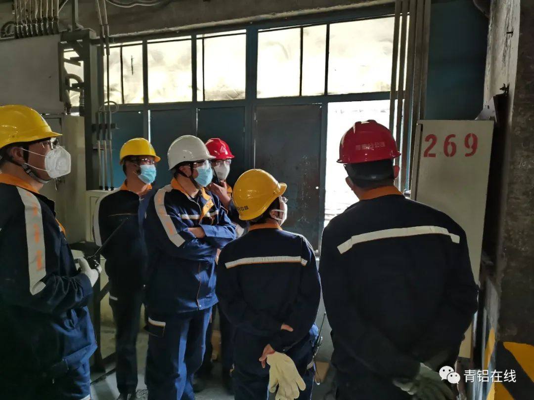 中铝青海分公司首台全石墨化阴极电解槽通电焙烧