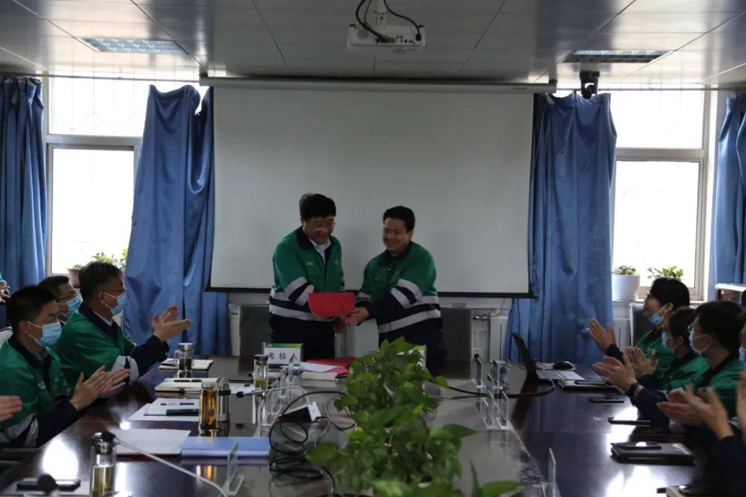 金川铜业有限公司举行总工程师、副总工程师和职业经理人签约仪式