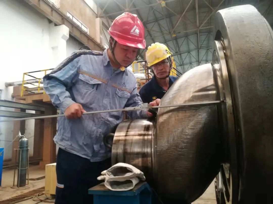 雲鋁文山鋁業公司隔膜泵首次自主檢修工作側記