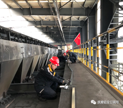 抚顺铝业煅烧部加料车智能改造获1项国家实用新型专利