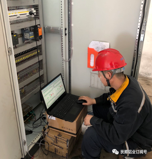 抚顺铝业煅烧部加料车智能改造获1项国家实用新型专利