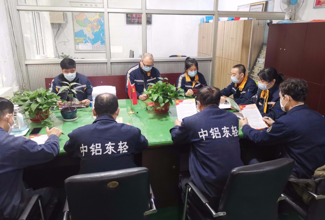 中铝东轻熔铸厂300余名员工驻厂坚守生产第一线
