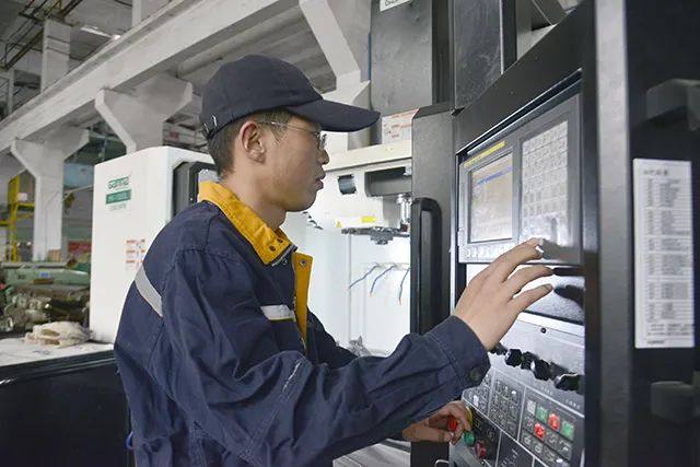 西北铝深加工中心马志宏荣获“陇中工匠”