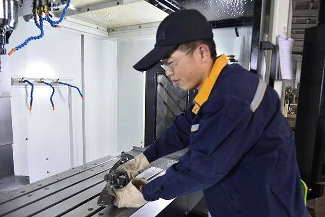 西北铝深加工中心马志宏荣获“陇中工匠”