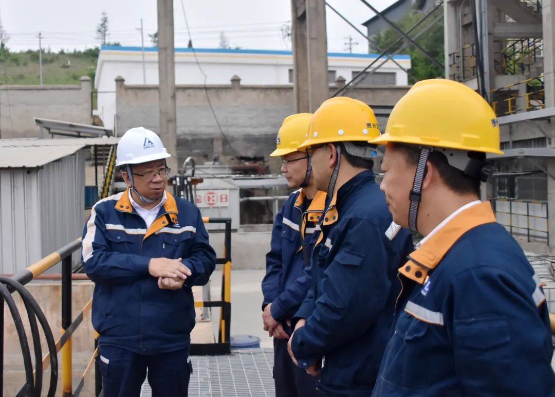贵州铝厂执行董事陈刚到保安分公司、技术服务公司慰问调研