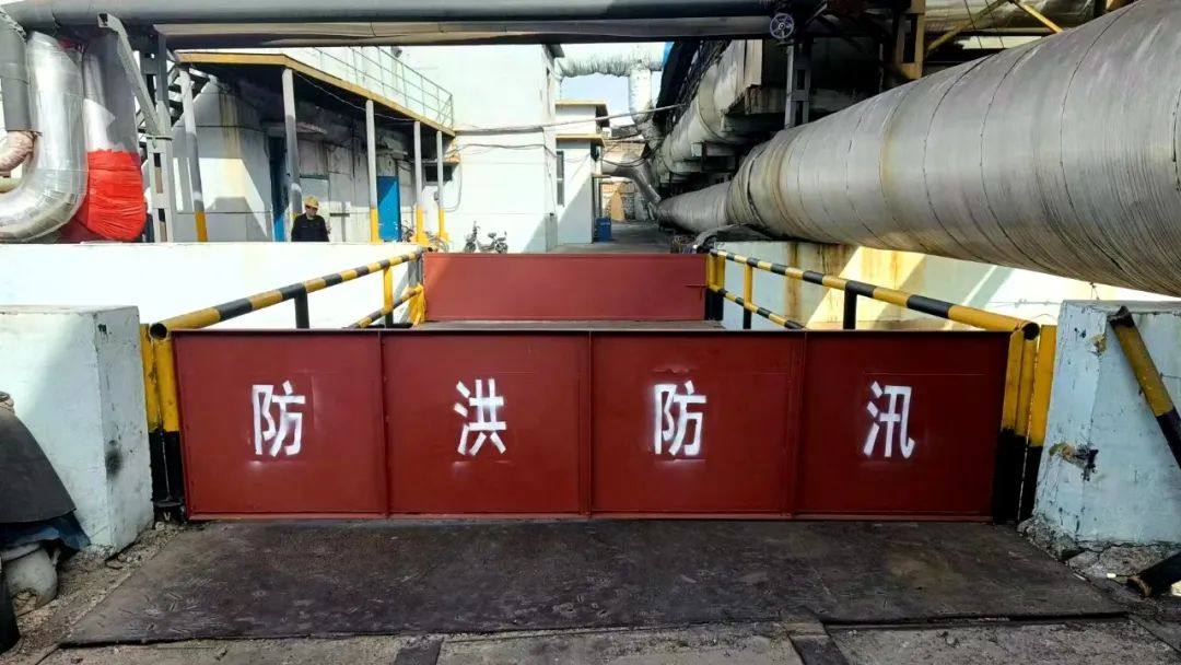 宏跃集团精锌厂制团作业区防水挡门投入使用