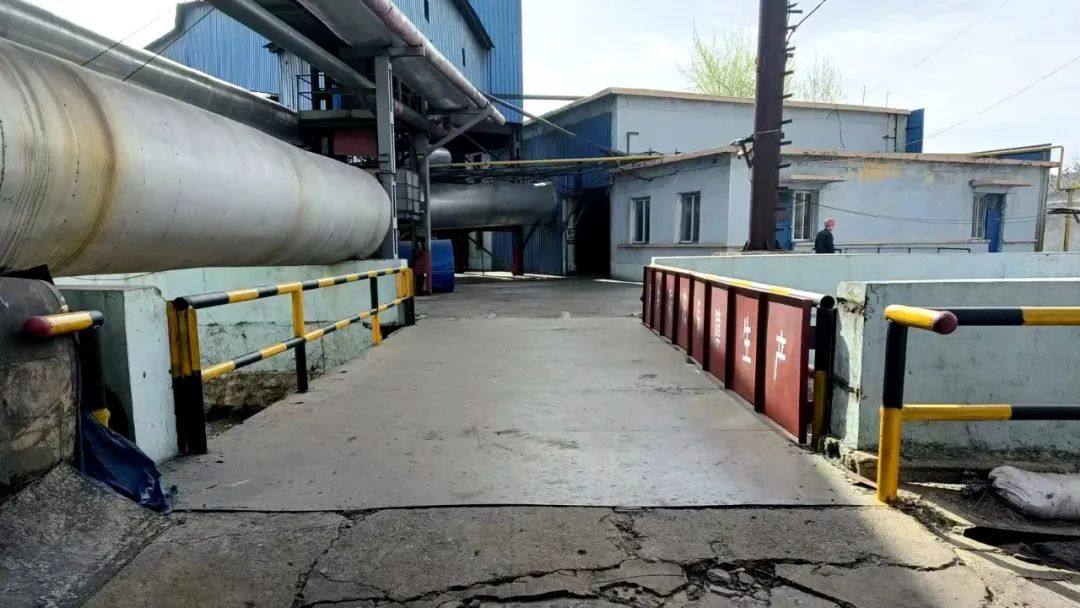 宏跃集团精锌厂制团作业区防水挡门投入使用
