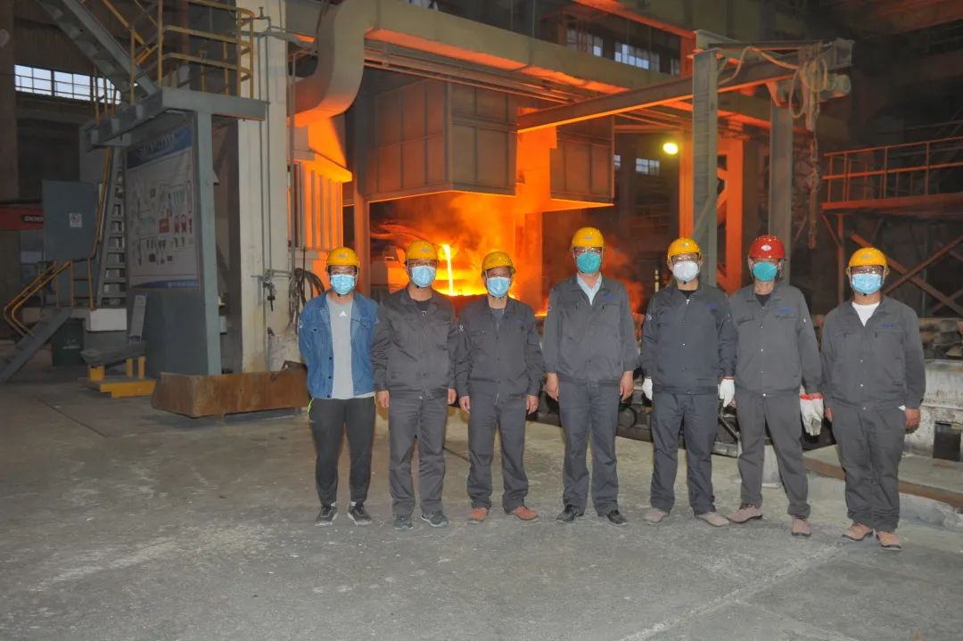 中冶铜锌资源公司冶炼厂第21次点火开炉后产出第一炉粗铜