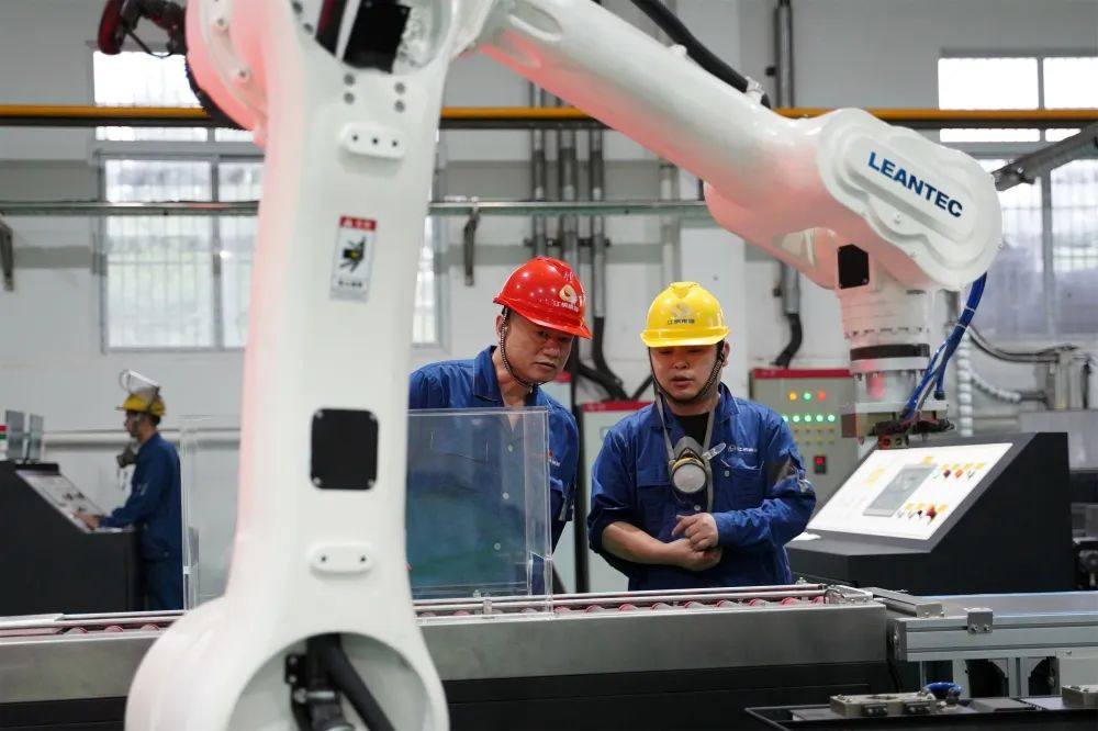 江铜铅锌公司银锭全自动精密浇铸生产线一次性试产成功