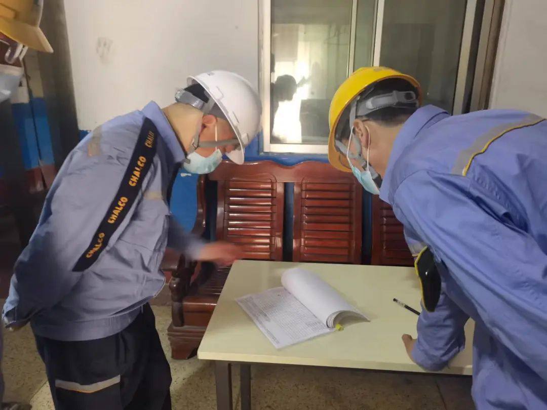 包头铝业王际清到电解四厂进行安全检查