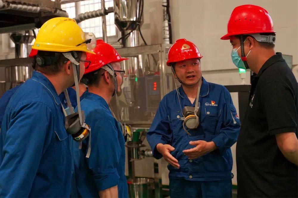 江铜铅锌公司银锭全自动精密浇铸生产线一次性试产成功