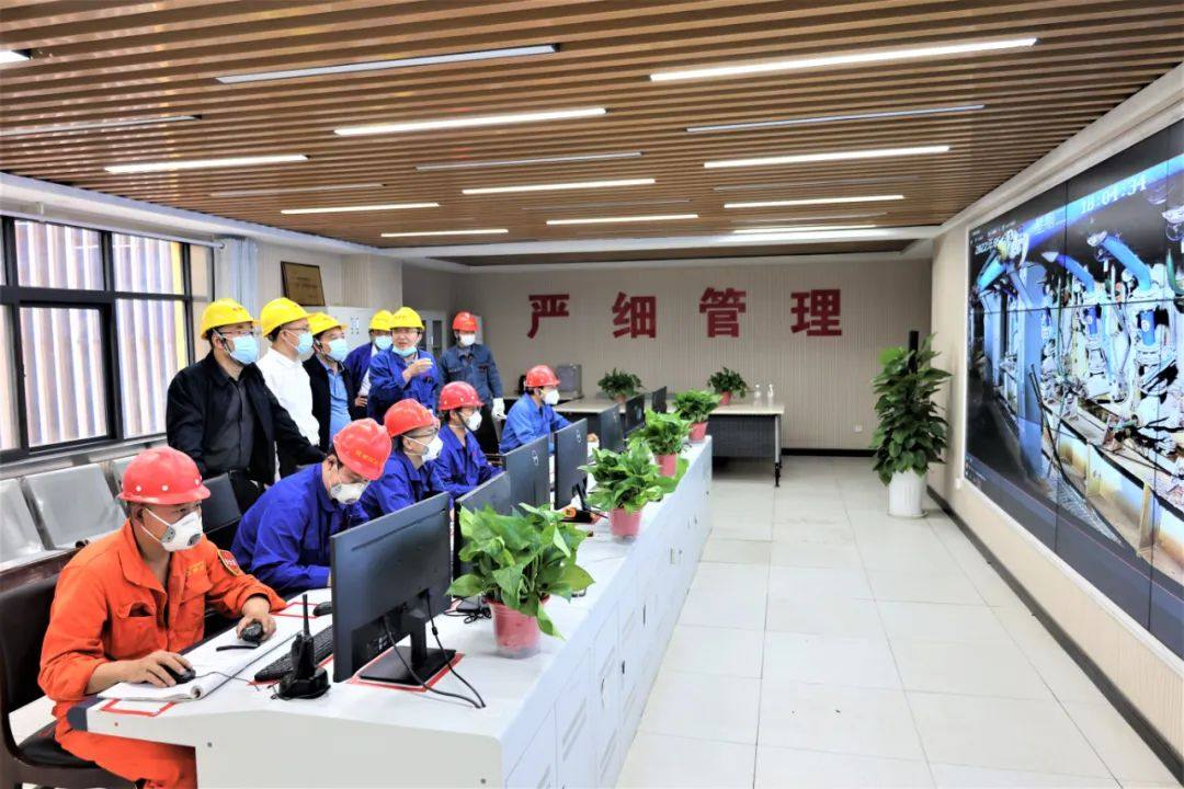 陝西有色金屬集團副總經理黃忠良一行到陝西鋅業調研指導工作