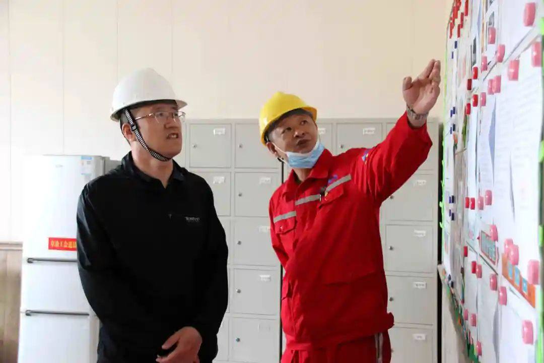 新疆有色集团张学核一行到五鑫铜业、阜康冶炼厂调研