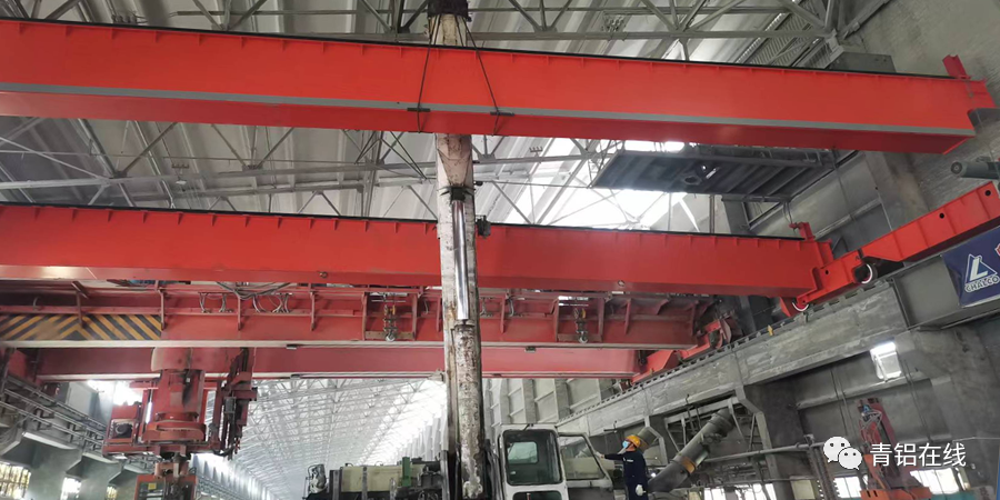 中铝青海分公司电解厂顺利完成4台多功能天车桥架大修