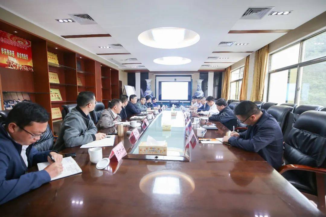 华锡集团领导陪同广西地矿局专家到大厂矿山单位调研